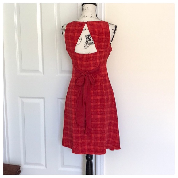 ❤️Beautiful Red sleeveless dress w keyhole back❤️ - Picture 3 of 7